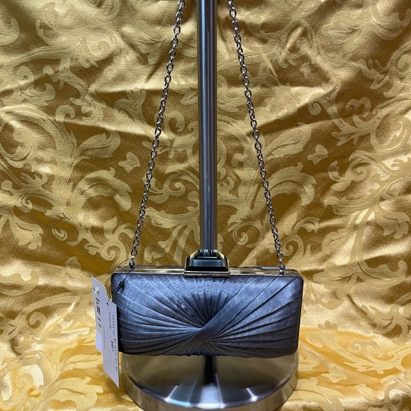 NWT Sondra Roberts Gray Silver Satin Twist Evening Clutch Optional Chain Strap - Picture 2 of 11